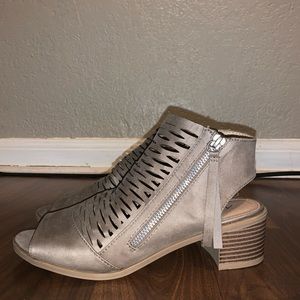 NEW WITH TAG Women’s chunky heel